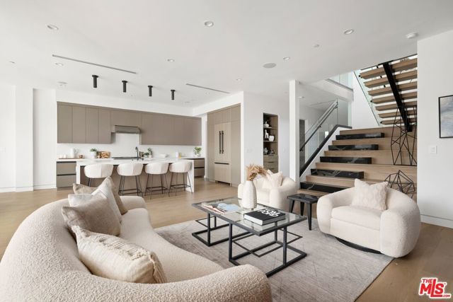 714 N La Jolla Avenue, Los Angeles, CA 90046