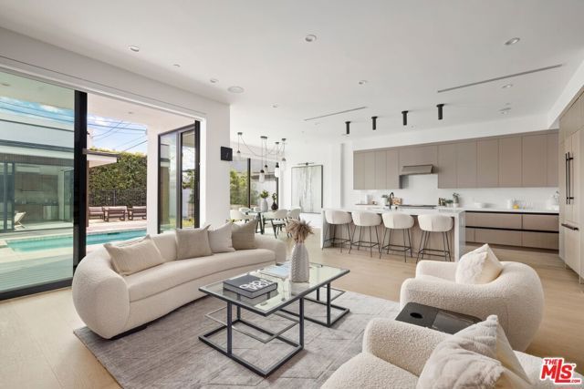 714 N La Jolla Avenue, Los Angeles, CA 90046