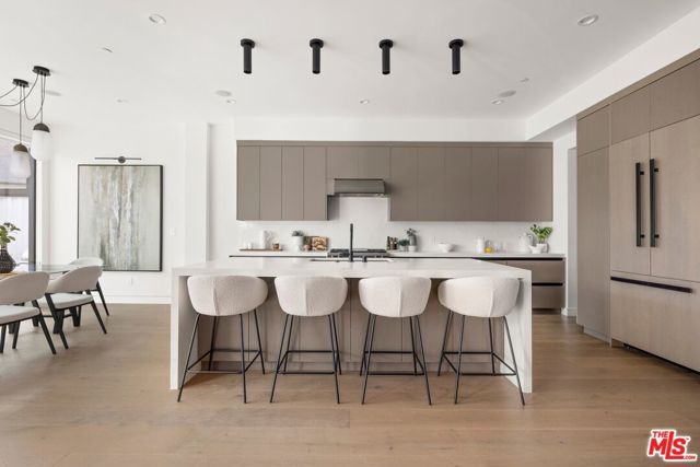 714 N La Jolla Avenue, Los Angeles, CA 90046