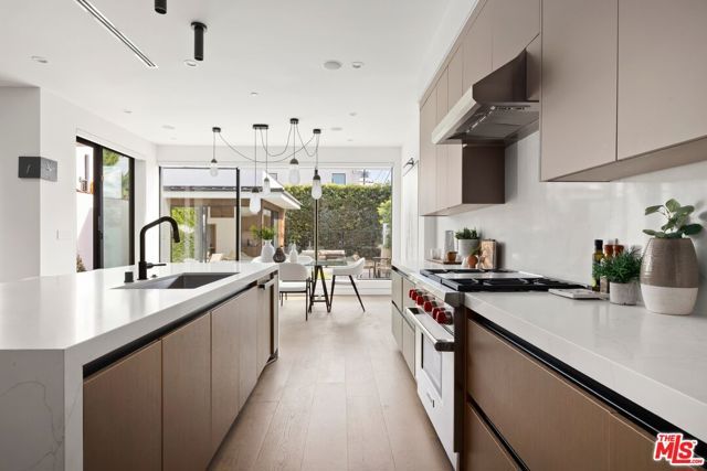 714 N La Jolla Avenue, Los Angeles, CA 90046