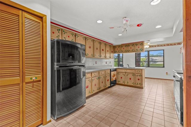 505 VILLAGE OAK DRIVE, Tarpon Springs, FL 34689