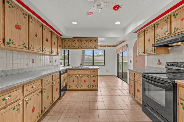 505 VILLAGE OAK DRIVE, Tarpon Springs, FL 34689