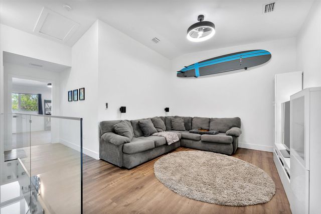 1482 NE 34th Street, Oakland Park, FL 33334