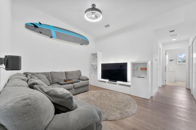 1482 NE 34th Street, Oakland Park, FL 33334