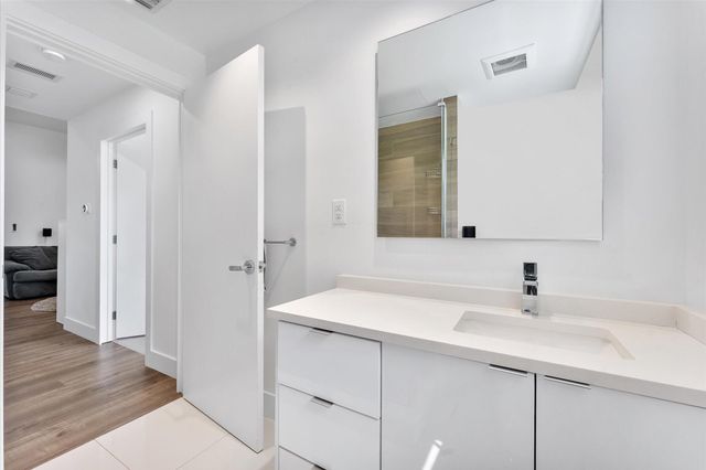 1482 NE 34th Street, Oakland Park, FL 33334