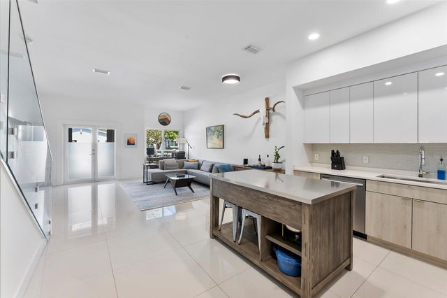 1482 NE 34th Street, Oakland Park, FL 33334