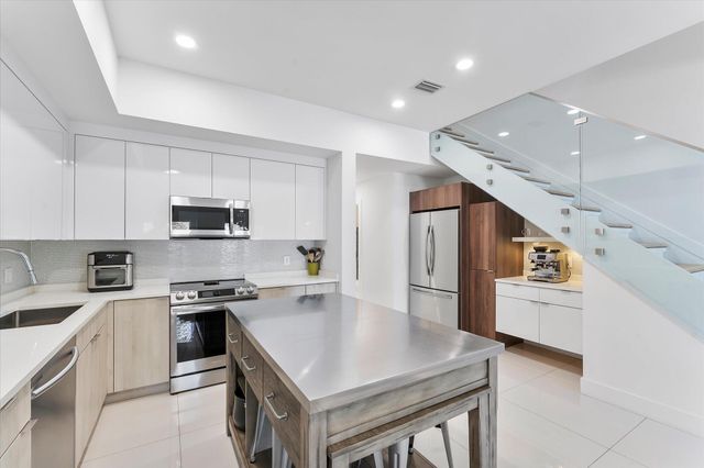 1482 NE 34th Street, Oakland Park, FL 33334