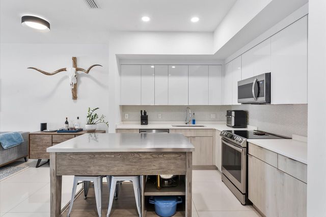 1482 NE 34th Street, Oakland Park, FL 33334