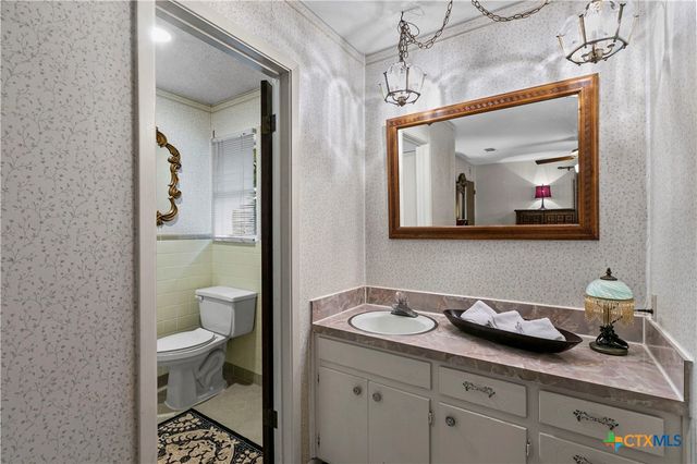 302 E Upshaw Avenue, Temple, TX 76501