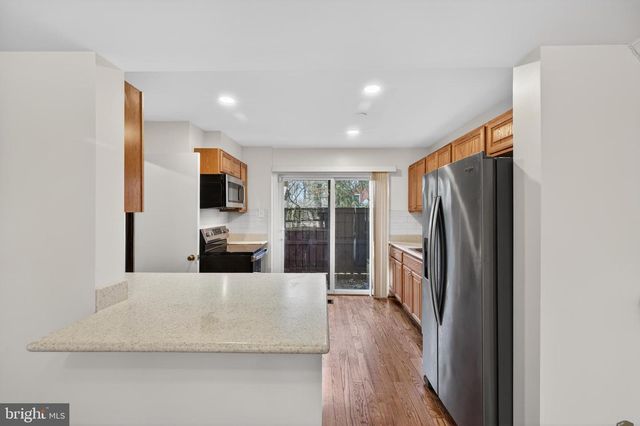 9250 THREE OAKS DR, Silver Spring, MD 20901