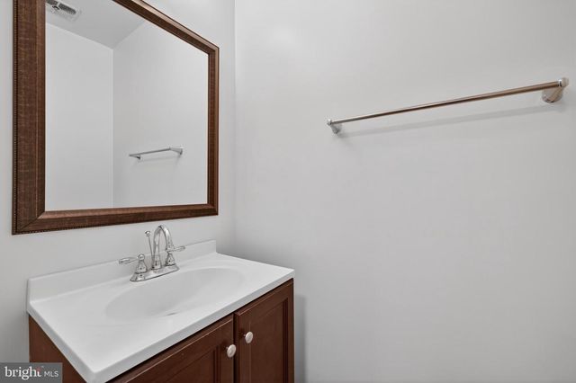 9250 THREE OAKS DR, Silver Spring, MD 20901