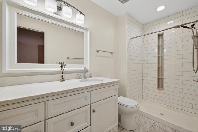 9250 THREE OAKS DR, Silver Spring, MD 20901