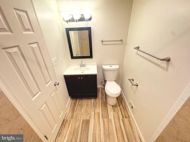 9250 THREE OAKS DR, Silver Spring, MD 20901