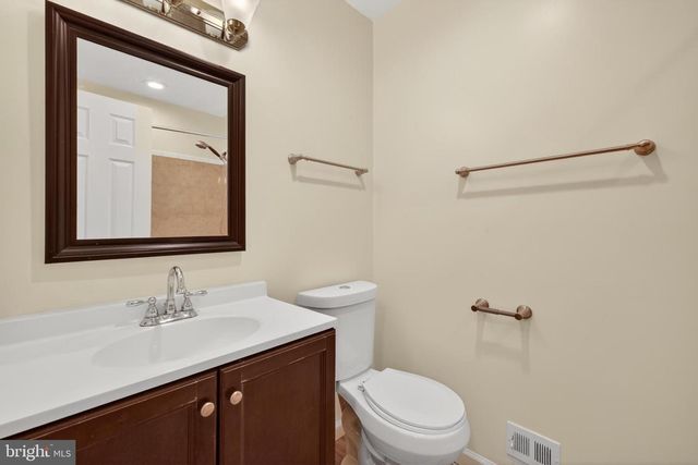 9250 THREE OAKS DR, Silver Spring, MD 20901