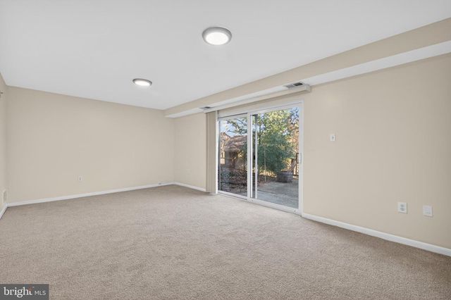 9250 THREE OAKS DR, Silver Spring, MD 20901