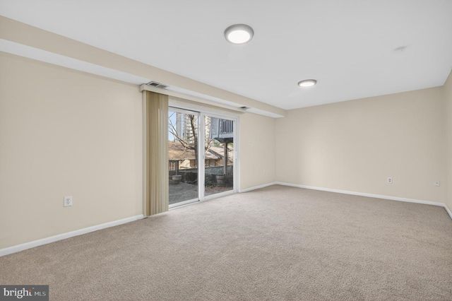 9250 THREE OAKS DR, Silver Spring, MD 20901