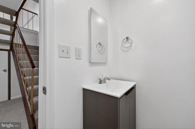 9250 THREE OAKS DR, Silver Spring, MD 20901