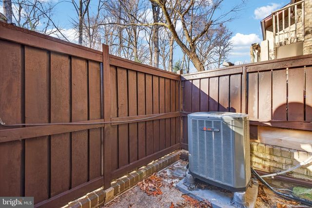 9250 THREE OAKS DR, Silver Spring, MD 20901