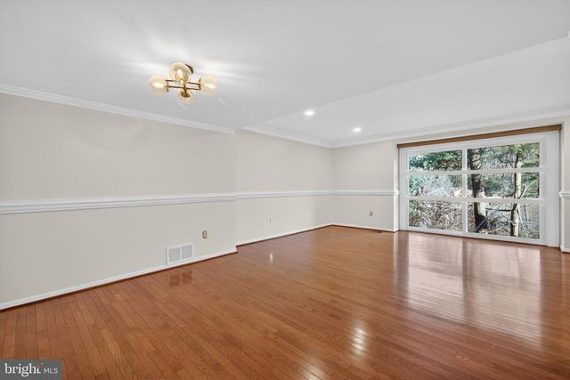 9250 THREE OAKS DR, Silver Spring, MD 20901