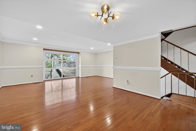 9250 THREE OAKS DR, Silver Spring, MD 20901