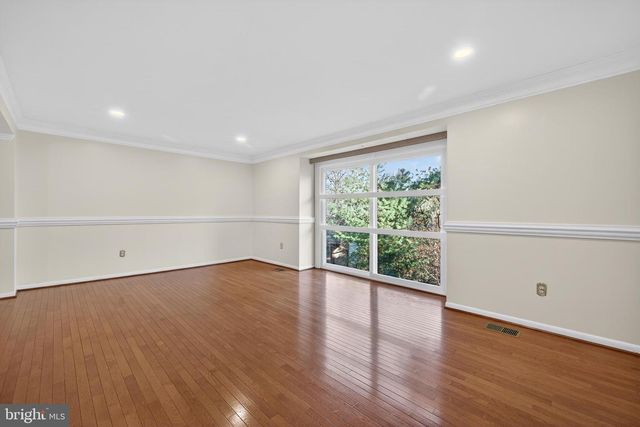 9250 THREE OAKS DR, Silver Spring, MD 20901