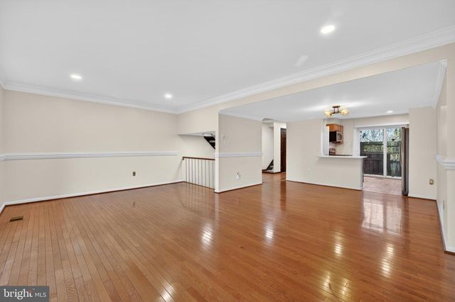 9250 THREE OAKS DR, Silver Spring, MD 20901