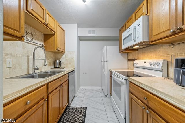 2828 Jackson ST B3, Fort Myers, FL 33901
