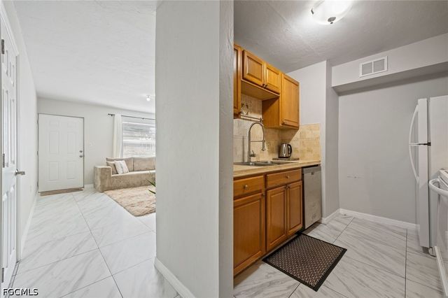 2828 Jackson ST B3, Fort Myers, FL 33901