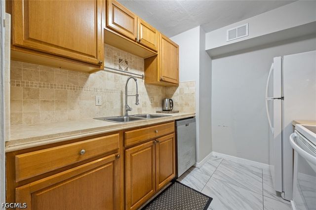 2828 Jackson ST B3, Fort Myers, FL 33901