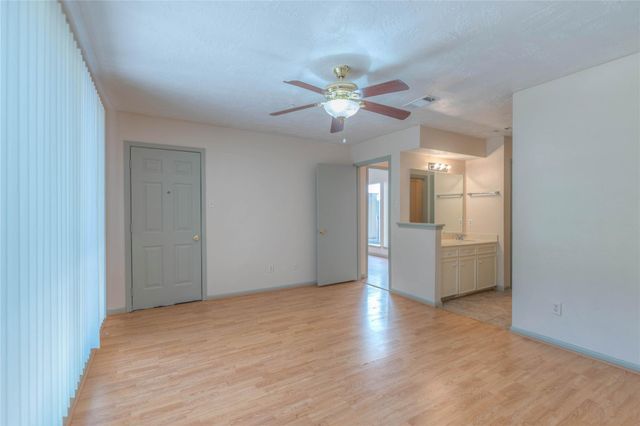 2009 Tickner Street, Conroe, TX 77301