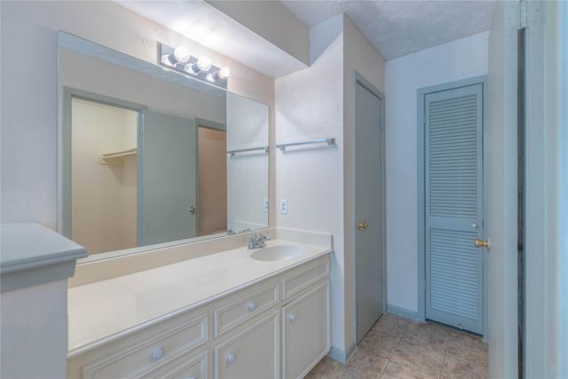 2009 Tickner Street, Conroe, TX 77301