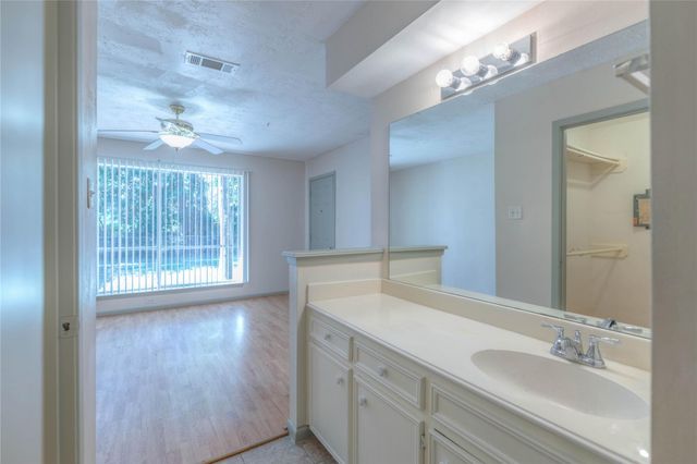 2009 Tickner Street, Conroe, TX 77301