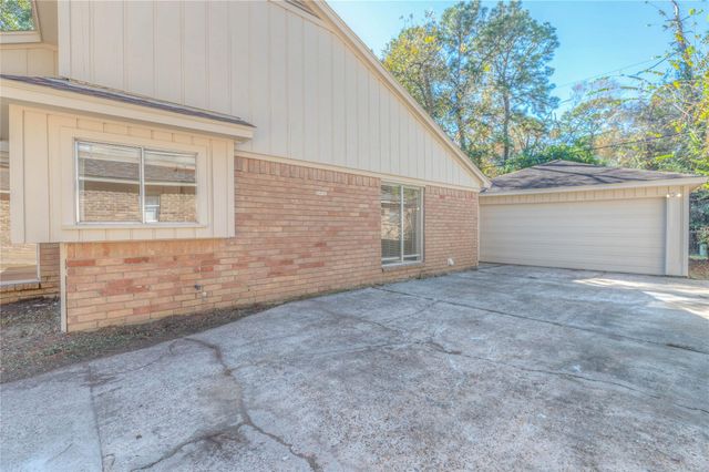 2009 Tickner Street, Conroe, TX 77301