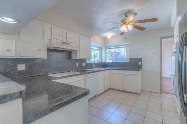 2009 Tickner Street, Conroe, TX 77301