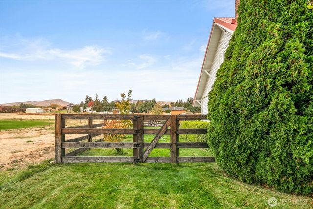 814 Easy Street, Wenatchee, WA 98801