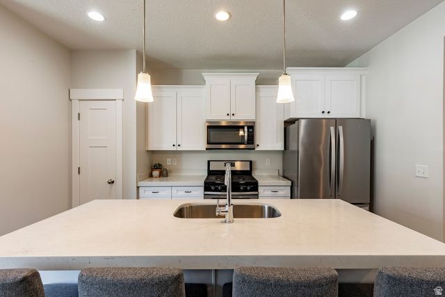 808 E NEWFIELD DR, Sandy, UT 84094