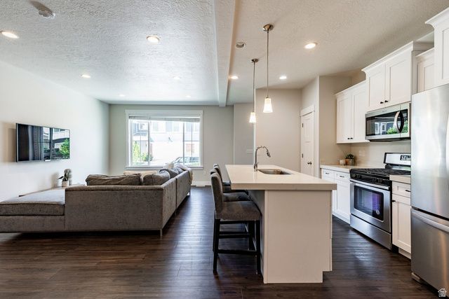 808 E NEWFIELD DR, Sandy, UT 84094