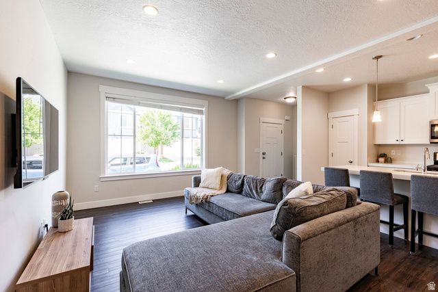 808 E NEWFIELD DR, Sandy, UT 84094