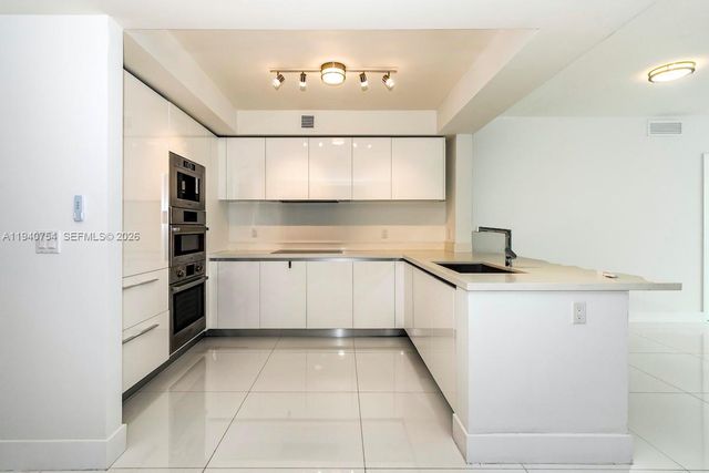 300 Sunny Isles Blvd 4-904, Sunny Isles Beach, FL 33160