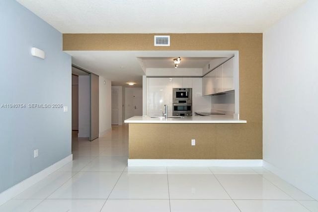 300 Sunny Isles Blvd 4-904, Sunny Isles Beach, FL 33160