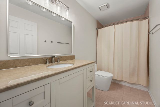 535 Chester Court, Aurora, IL 60504