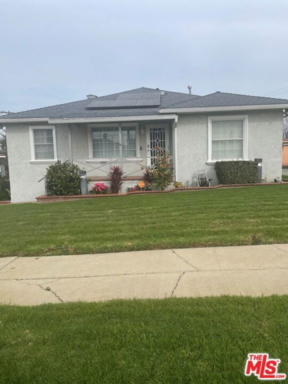 2031 W 98th Street, Los Angeles, CA 90047