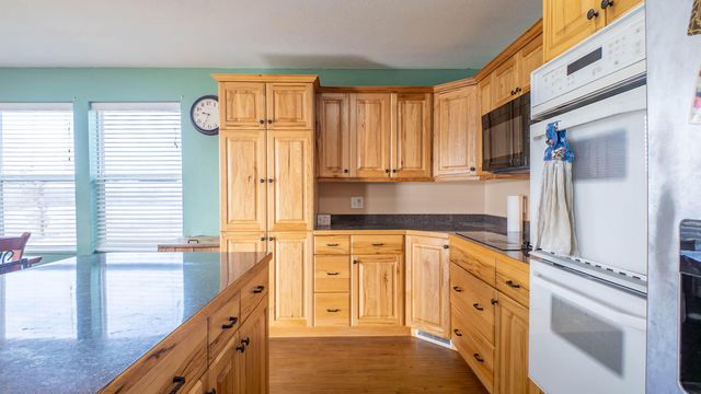 3592 County Road 4910, Willow Springs, MO 65793