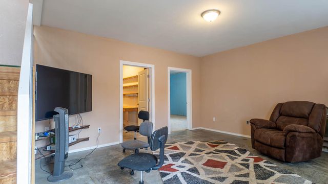 3592 County Road 4910, Willow Springs, MO 65793