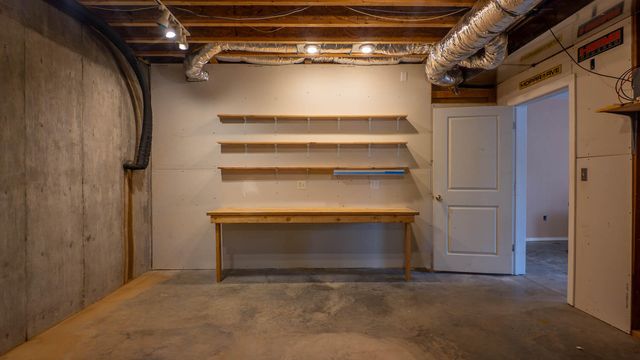 3592 County Road 4910, Willow Springs, MO 65793