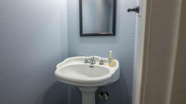 3592 County Road 4910, Willow Springs, MO 65793