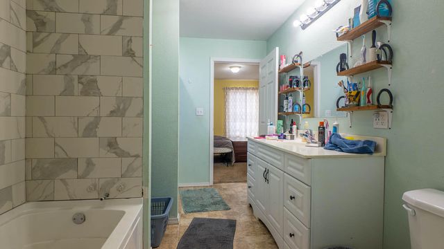 3592 County Road 4910, Willow Springs, MO 65793