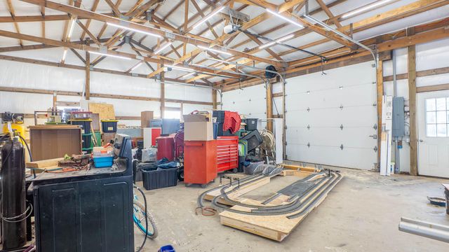 3592 County Road 4910, Willow Springs, MO 65793