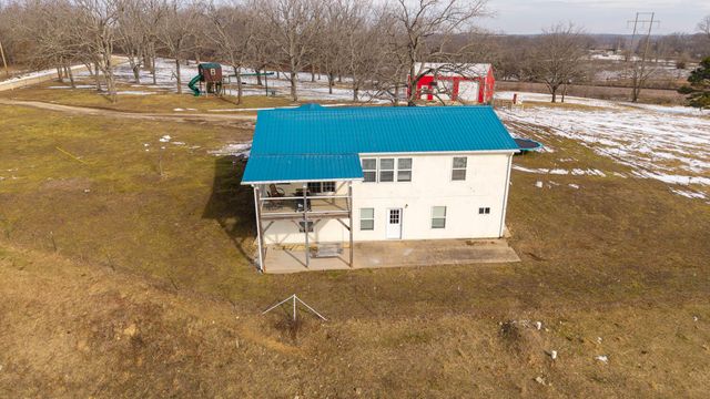 3592 County Road 4910, Willow Springs, MO 65793