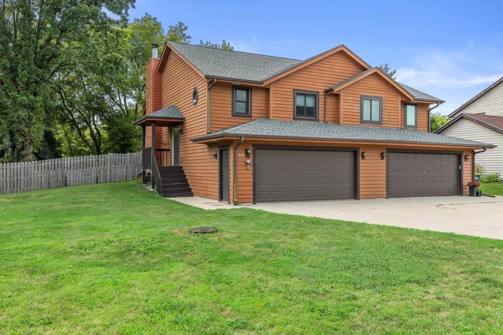 675 N Dries STREET #2, Saukville, WI 53080